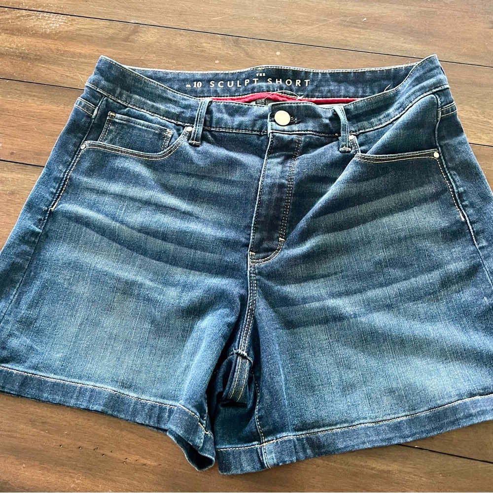 WHBM THE Sculpt Short Size 10